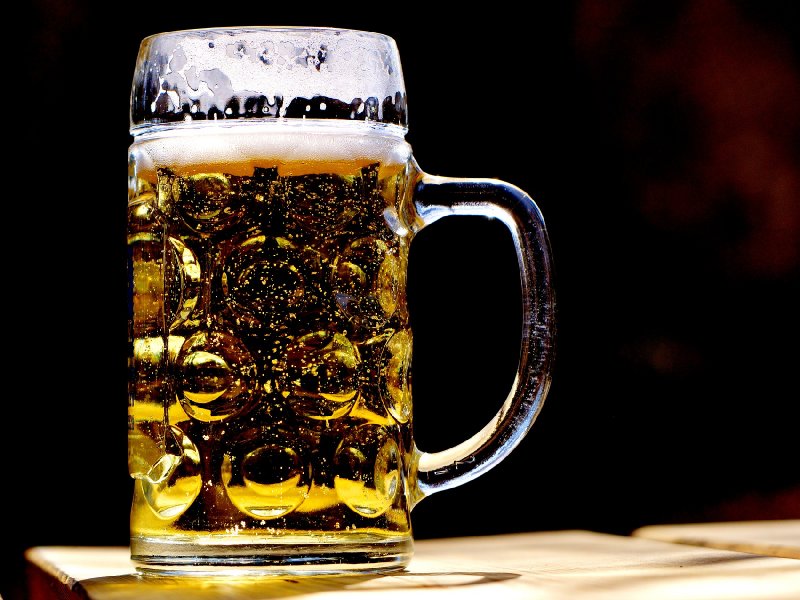 A German Man Just Broke A World Record By Carrying 29 Beer Steins